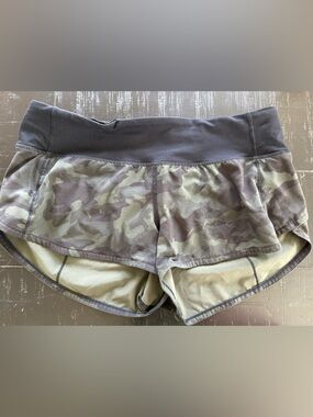 Camo Athletic Shorts Lululemon speed up shorts size 6 2.5”
